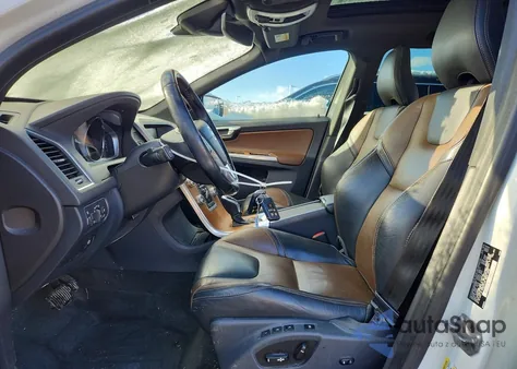 2016 Volvo Xc60 T6 Premier z USA, uszkodzony, nr VIN YV4902RKXG2828883